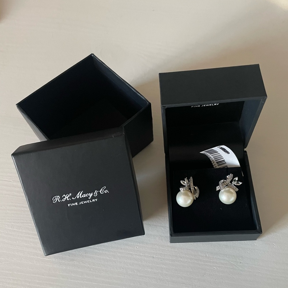 Freshwater Pearl White Gold Diamond Earrings
